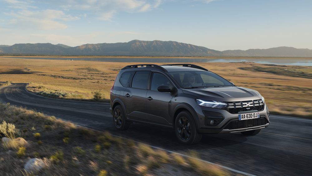 Preț Dacia Jogger HYBRID 140
