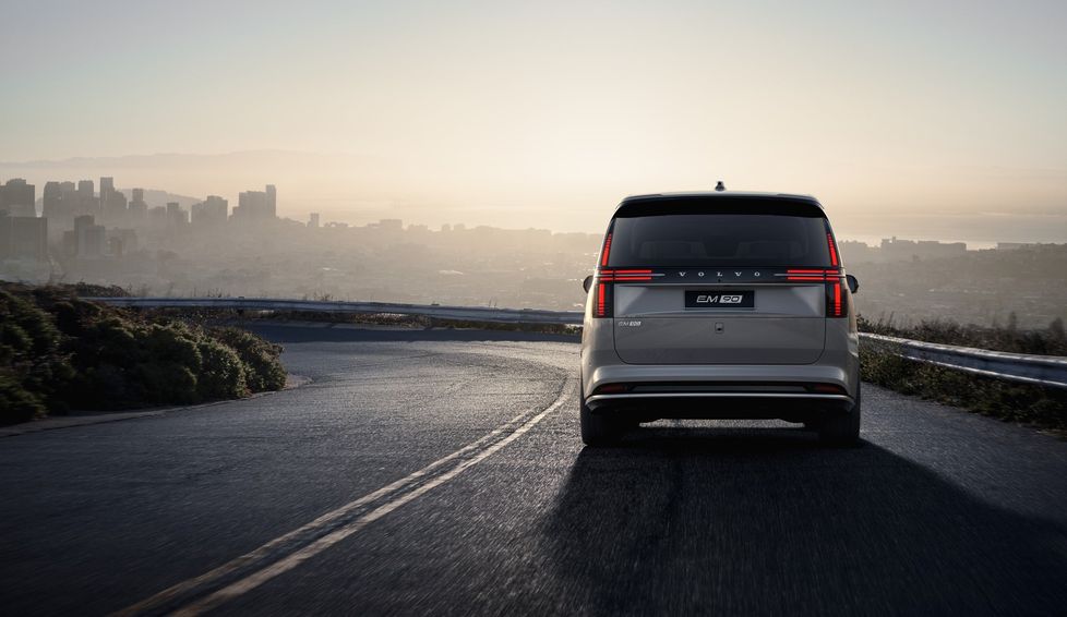 Volvo EM90