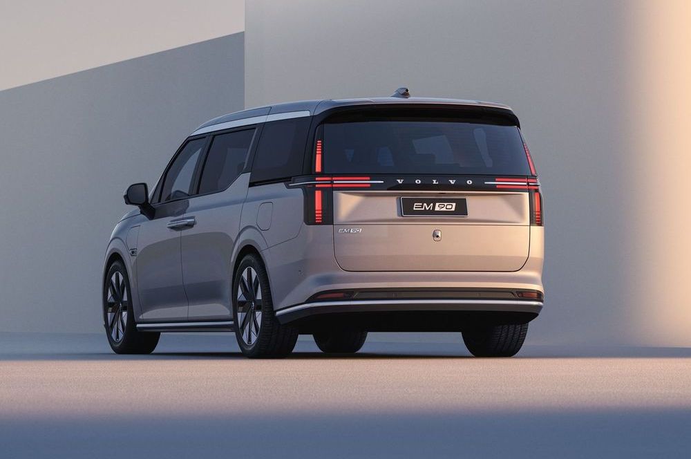 Volvo EM90
