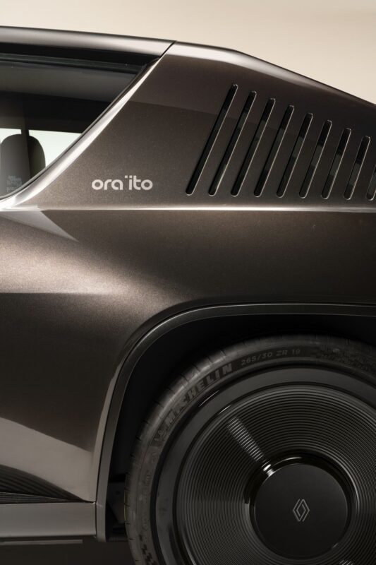 Renault R17 electric restomod x Ora Ïto