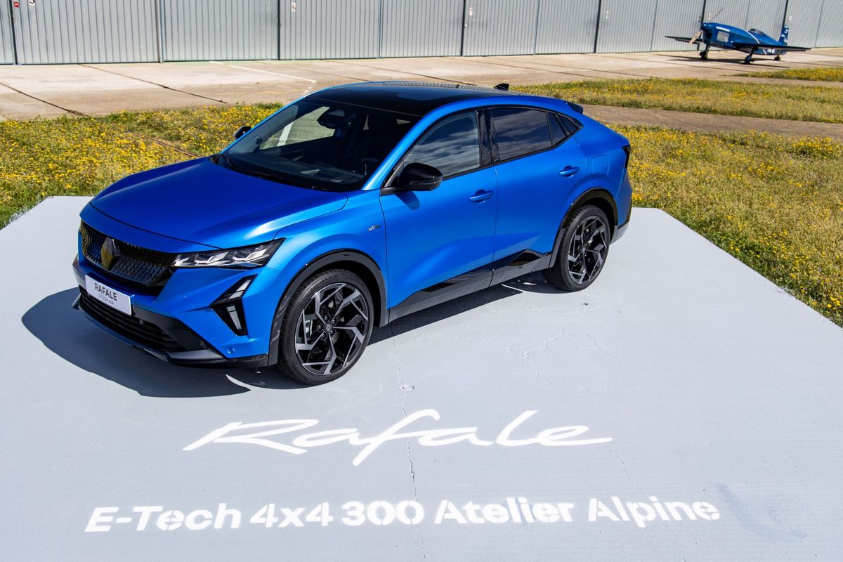 Renault Rafale E-TECH 4X4 cu 300 CP