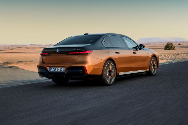 BMW i7
