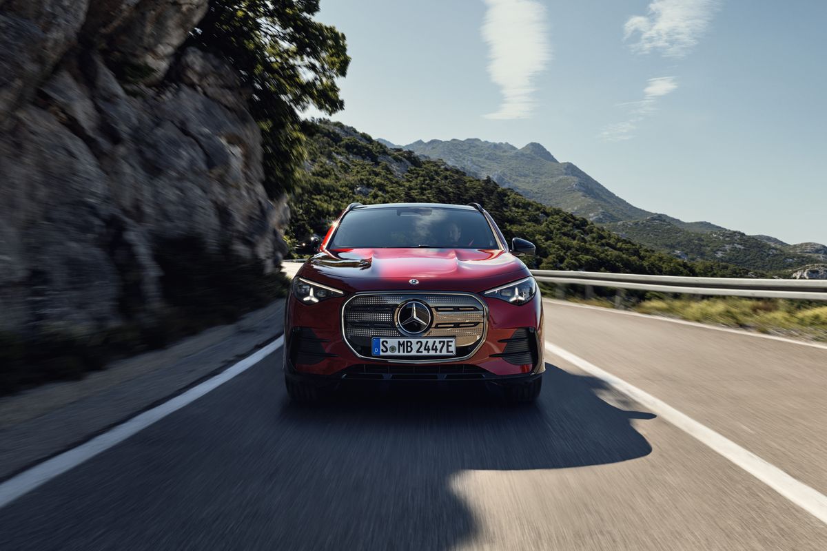 Noul Mercedes-Benz GLA electric