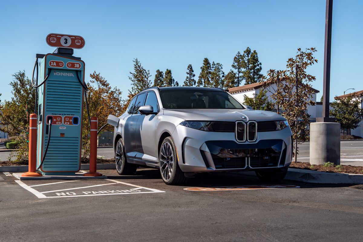 BMW iX5